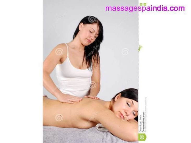 Enjoy the Erotic Massage From a Fair Therapists - 2/4